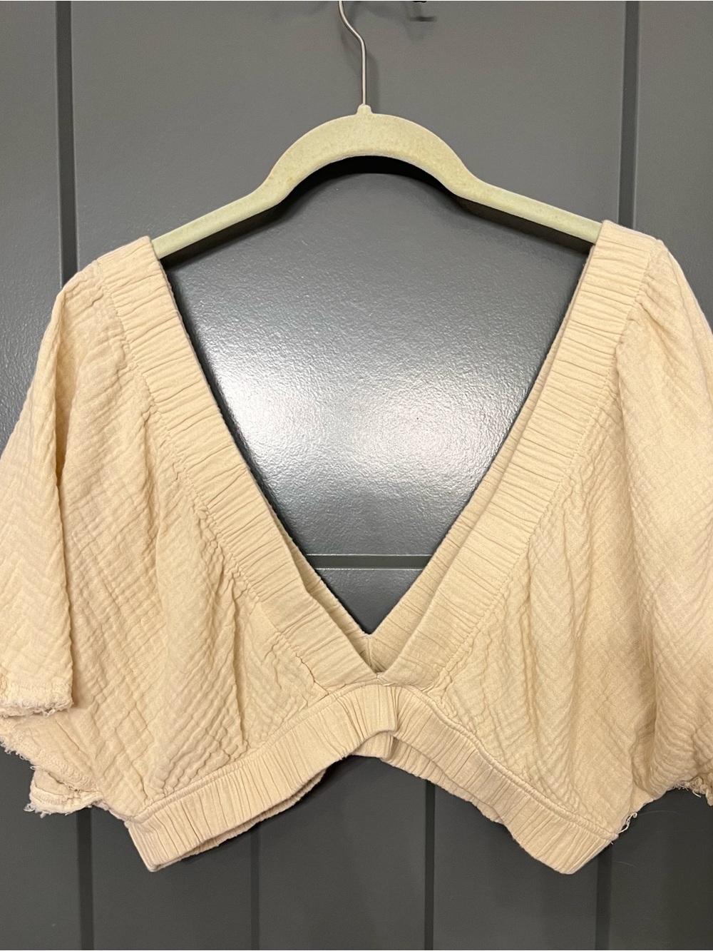 aerie Cream Textured V-Neck Cropped Top size Large